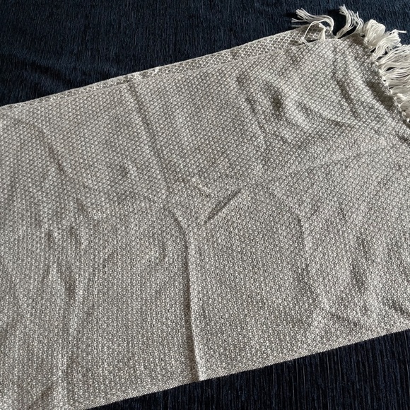 Pedsa Alpaca gray and white fringe scarf. Made in Peru - Picture 4 of 8